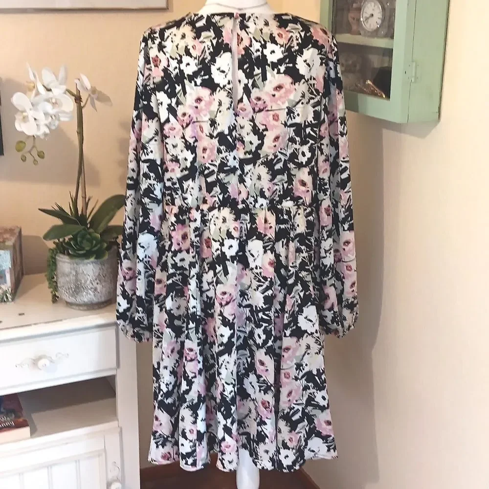 Torrid Black and Pink Floral Blouse . Garden Girl. Wedding Guest. Sunday Brunch